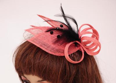 China Rode Bladerenvorm Sinamay Fascinator/Haar Fascinators met Veer voor Banket Te koop