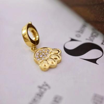 China Career Style 18K Gold Diamond Cat Claw High Quality Cute Desk / Pendant Real For Woman for sale