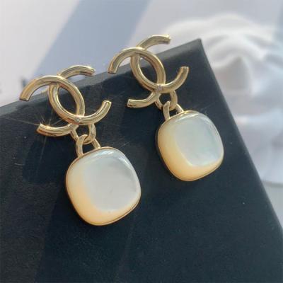 China Office / Career Fashion Retro Real 18K Gold Chain Hot Selling White Fritillaria Earrings for sale