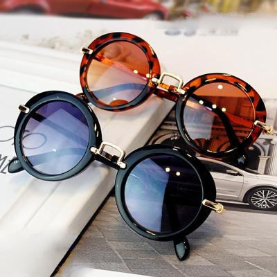 China Colorful frame baby sunglasses new children's sunglasses fashion metal glass round toad sunglasses for sale