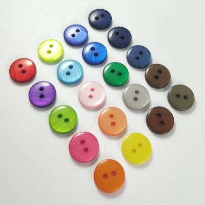 China Hot Selling Washable Quick Shipping 2 Smooth Holes Around Colorful Flat Bead Plastic/Resin Kids Hand Craft Shirt Button For Clothing for sale