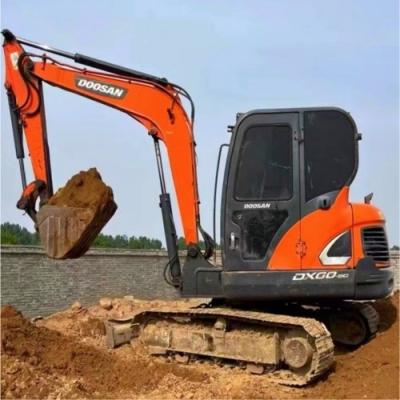 中国 0.21m3 Doosan Dx60 中古掘削機 原装色 5700KG ヤンマルエンジン 販売のため