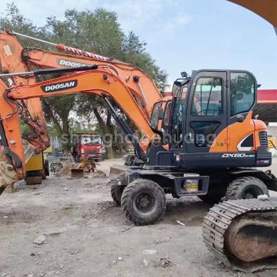 China Excavadora de rodas DOOSAN DX60w com cilindro hidráulico original com capacidade de balde de 0,21m3 à venda