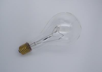 China Luz retra de cristal incandescente de Edison del filamento de la bombilla del halógeno de la prueba que se ennegrece en venta