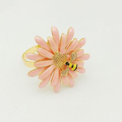 China Stocked bling napkin ring of bee and flower napkin ring metal napkin buckle wedding holiday party table decoration creative for sale