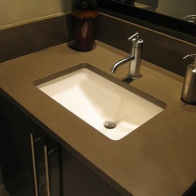 China Scratch Resistant Best Price Quartz Countertops Island Bathroom Kitchen Countertops White Black Vanity Top for sale