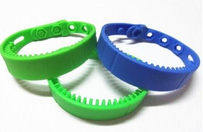 China 860mhz - 960mhz RFID Smart Wristband PVC UHF RFID Bracelets With Logo for sale