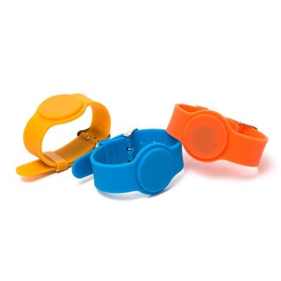 China RFID NFC Silicone Armband Armband Met Contantloze Betalingen Voor Festival Te koop