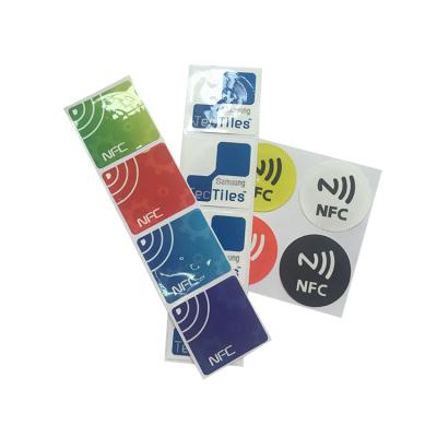 China Op maat gedrukt 215 213 NFC Tag Sticker 13.56mhz 1cm - 10cm Leestafstand Te koop