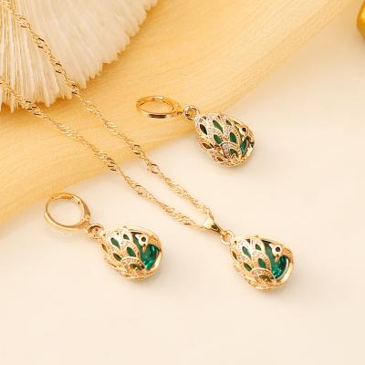 China FASHIONABLE Green Fashion Creative Necklaces Crystal Peacock Necklace For Women for sale