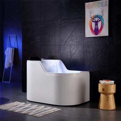 China 1.3M White Acrylic Freestanding Whirlpools Jacuuzzi LED Bubble Hydromassage Bathtub Hotel/Household for sale