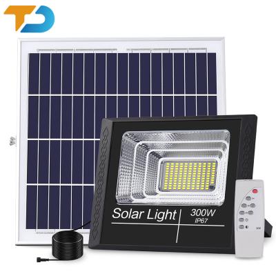 China Garden 200w led solar powered flood lights Projector zero electricity IP66 waterproof  led reflector 400w 300w solar flood light for sale