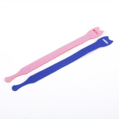 China 100%Nylon Hook And Loop Cable Ties Self Adhesive For Desk Office for sale