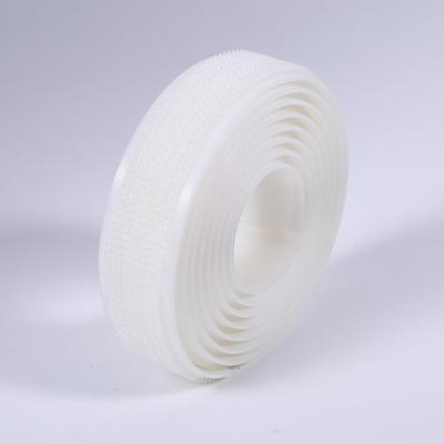 Chine protection de l'environnement en plastique blanche de bande du crochet 25m/roll et de l'attache de boucle à vendre