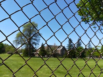 China Electric Galvanized Chain Link Fence 3mm Diamond Steel Iron Wire Mesh for sale