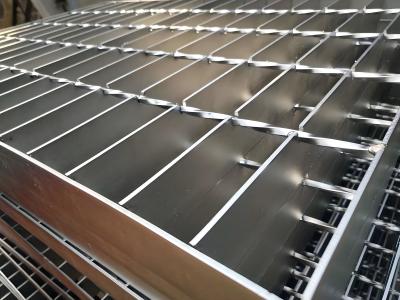 China 30x100mm Boden Stahlgitter Stahl Anfahrtgitter Custom Edelstahl Grillgitter zu verkaufen