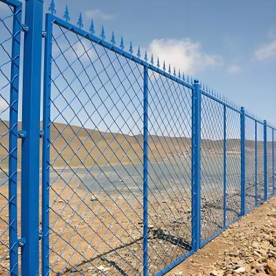 China Heavy Duty Diamond Wire Mesh Fence 1.8M Expanded Metal Mesh Fencing For Exterior Railing for sale