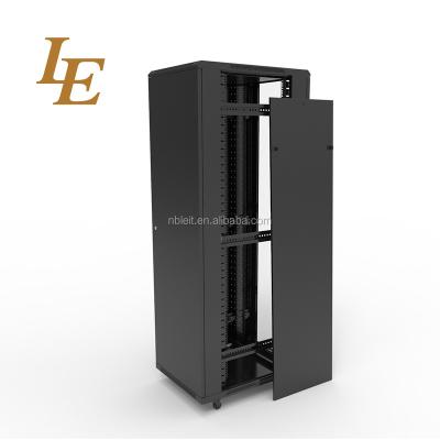 China SPCC Quality Cold Rolled 19 Inch 18U-47U SPCC Steel Glass Server Rack Or Mesh Door Network Cabinet for sale