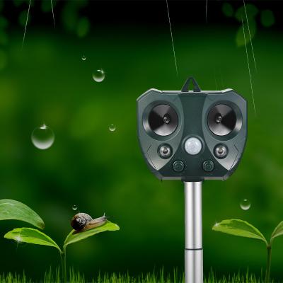 China Outdoor Waterproof Bird Cat Control Ultrasonic Pest Repeller Solar Garden Viable New Design for sale