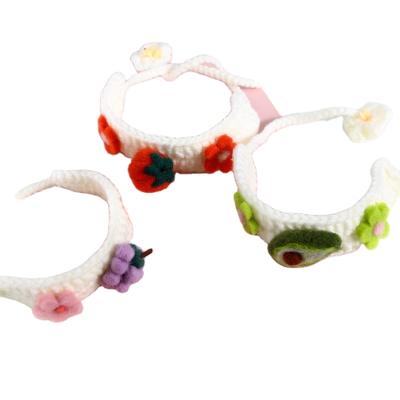 China Appropriate Price Knitted Wool Flower Stocked Bee Ruit Tying Cat Collar High Quality Dog Trend Cute Pet Accessories for sale