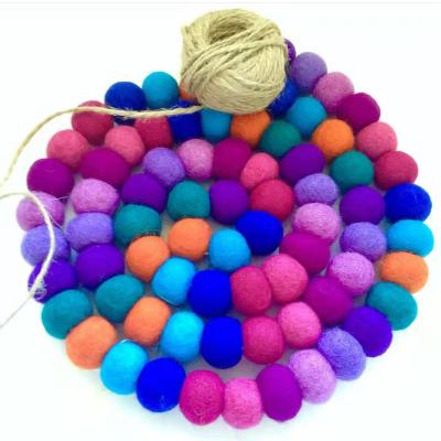 China Wool Felt Ball Mat Tea Coaster Mats Pot Nepal Blankets Washable For Table Decoration New Zealand Wool Eco-Friendly Mats for sale