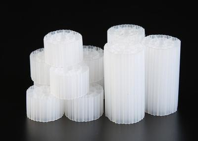 China 35mm x 18mm Biomedien PE07 Größen-Jungfrau HDPE Material-MBBR für Aquarien zu verkaufen