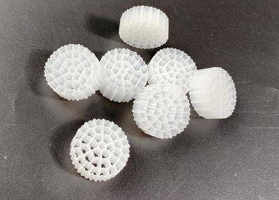 China BÄLLE Biotube Biopipe Biobiocell-Filtermaterial-weißes Farbe-HDPE Material zu verkaufen