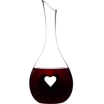 China Viable Hand Blown Crystal Glass Decanter Wine Decanter Lead Free Clear Glass With Heart Shaped Hole for sale