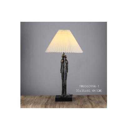 China Design Eclectic Modern Cozy Home Table Lamp With Sculpture Art Decoration Resin for sale