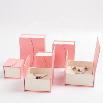 China Eco-friendly Recycling Cardboard Cardboard Paper Flocking Magnetic Jewelry Boxes For Pendant Necklace Bracelets for sale