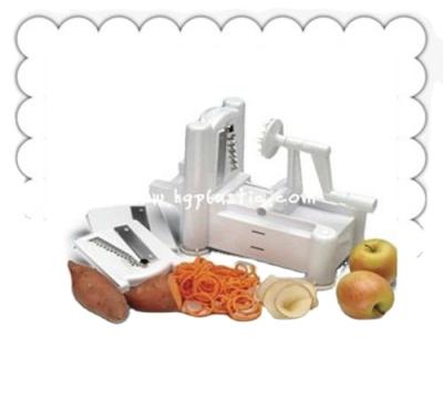 China Sustainable Plastic Vegetable Rotating Spiral Slicer With Three Blades, Tri Blade Manual Rotary Spiral Vegetable Slicer for sale