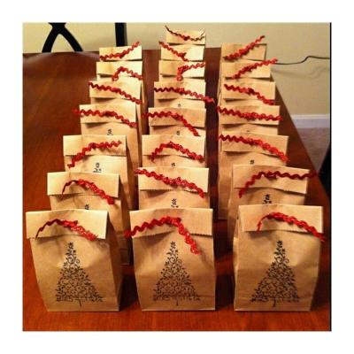 China Recyclable Custom Printing Kraft Paper Store Goodie Christmas Tree Bag for sale