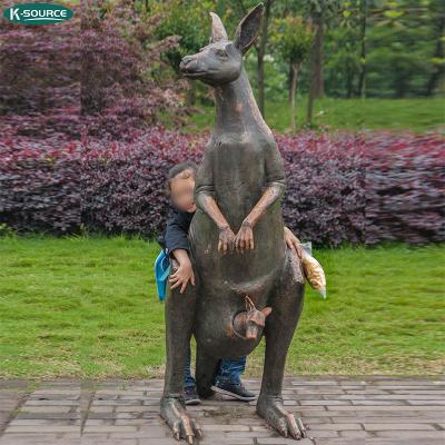 China Outdoor China Garden Decoration Bronze A Mother Kangaroo And Her Baby Statue for sale