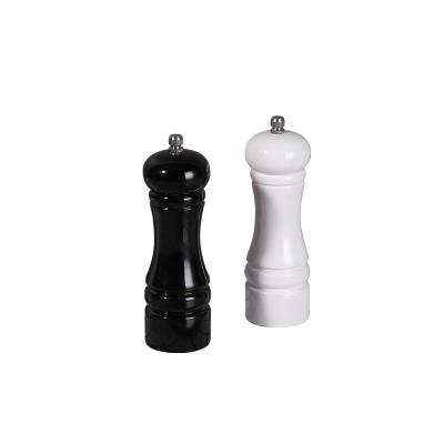 China Sustainable Choice 5.5*16.5cm Rubberwood Spice White And Black Hand Made Salt And Pepper Stand Grinder And Spice Mill Shaker Set for sale