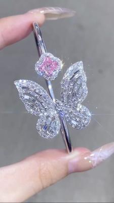 China VS1 Lab Grown Diamond Bracelets Four Leaf Clover Lily Cut LV Cut Butterfly Shape zu verkaufen