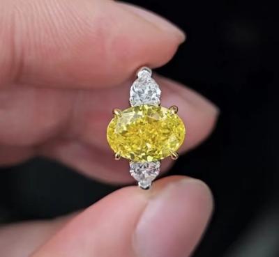 China Fancy Vivid Yellow Lab Grown Diamond Rings Lab Created Colored Diamonds Three Stone Ring Te koop