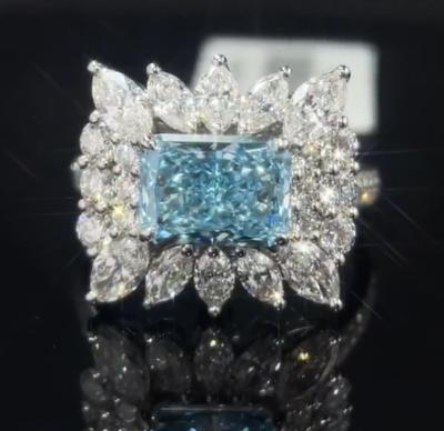 China 2.20ct Blue Lab Grown Diamond Ring with Surrounding Style Setting for Special Occasions zu verkaufen