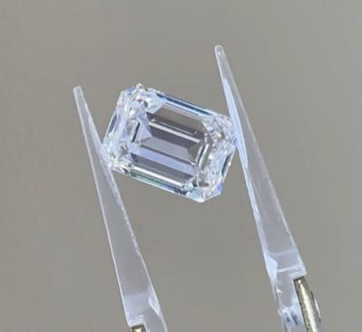 China 3ct incolor cultivado em laboratório branco diamante esmeralda corte F VVS com certificação IGI à venda