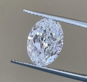 China Large Size Laboratory Created White Diamond Wholesale Price 4CT Oval Cut Colorless Com Certificado IGI à venda