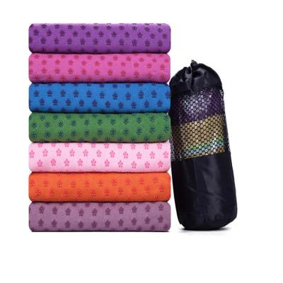 China Plush Microfiber Child Safe Comfortable Warm Towels Non Slip Gym Yoga Towel With Pocket for sale