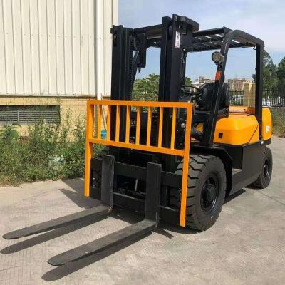 中国 HIFOUNE/UNITCM Diesel Powered Forklift  5 Ton Diesel Forklift Building Material 販売のため