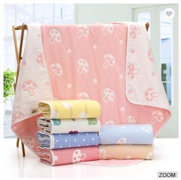 China Manufacturers Hot Selling Compressed 6 Layers Baby Hooded Blanket Dye Yarn Jacquard With Hood for sale