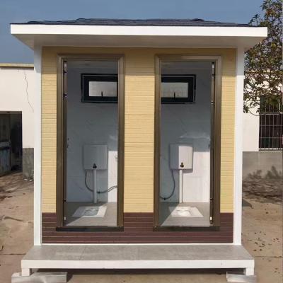 China Outdoor standaard mobiele toiletkamer witte kleur met materialen en standaard ontwerp Te koop