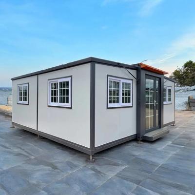 China PVC Sliding Window Prefabricated Shipping Container Homes With 60 ㎏/M2 Roof Loading Capacity And Laminate Flooring for sale