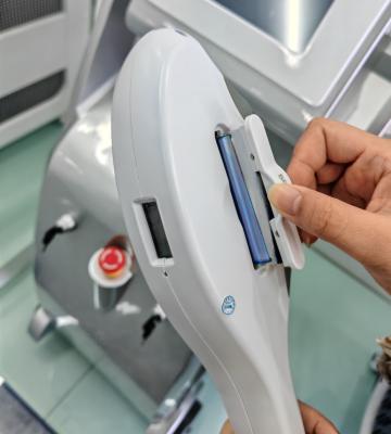 Chine Dépilateur professionnel multi-fonctionnel de tatouage enlever Ipl Elight Laser Beauty Machine à vendre