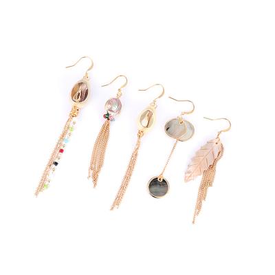 China 2021 High Quality Unique Design Hot Selling Natural Shell Feather Shape Pendant Fringe Earrings for sale