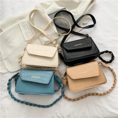 China New high quality designer fashion trend temperament brand female mobile phone bag one-shoulder wholesale popular foreign messenger bag for sale