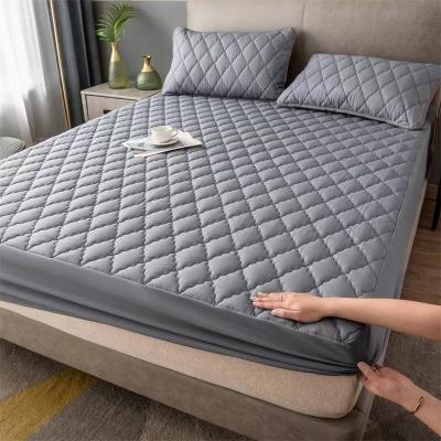 China 100% Polyester Mattress Cover Protector in White Dark Grey Floral Pattern for Home for sale