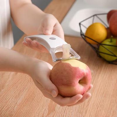 China Pelador de cocina de plástico sostenible para pelar sin esfuerzo verduras y frutas en venta