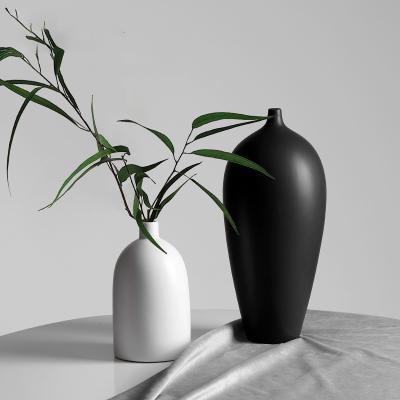 China Stylish Black and White Ceramic Vase Pot for Tabletop Decoration in Modern Living Room for sale